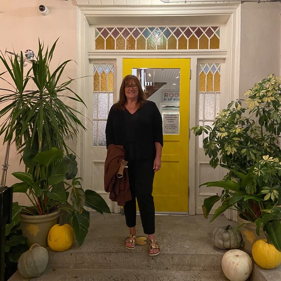 Meet your Posher, Debbie - Picture 1 of 1